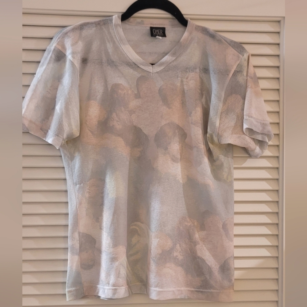 Omer Sydney - Lightweight V-Neck Short-Sleeve Top With Cherubs